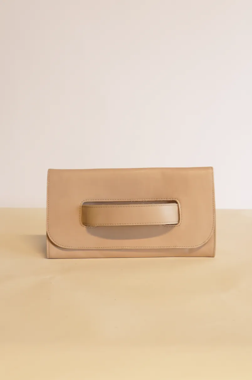 Mare Handle Clutch in Pebble